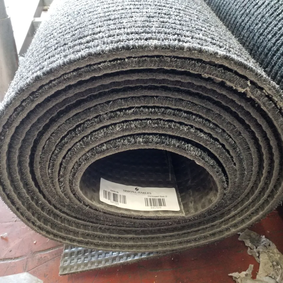 ROLL OF QUALITY LOOP PILE CARPET IN BLACK/WHITE - SIZE UNSPECIFIED