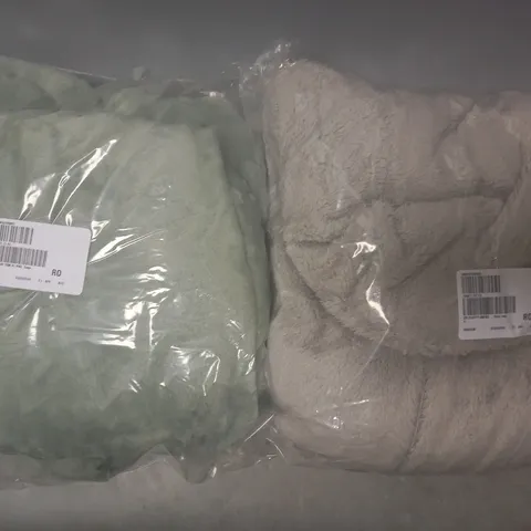 BOX OF APPROXIMATELY 5 ASSORTED CLOTHING AND FASHION ITEMS IN VARIOUS STYLES, SIZES, AND COLOURS - COLLECTION ONLY