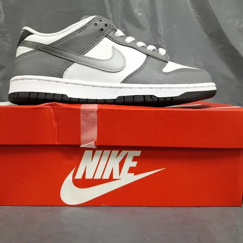 BOXED PAIR OF NIKE DUNK LOW SHOES IN GREY/WHITE UK SIZE 5.5