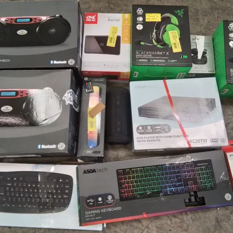 PALLET OF ASSORTED TECH ITEMS TO INCLUDE RAZER BLACKSHARK ESPORTS HEADSETS,CD BOOMBOXES, PRINTERS AND GAMING KEYBOARDS