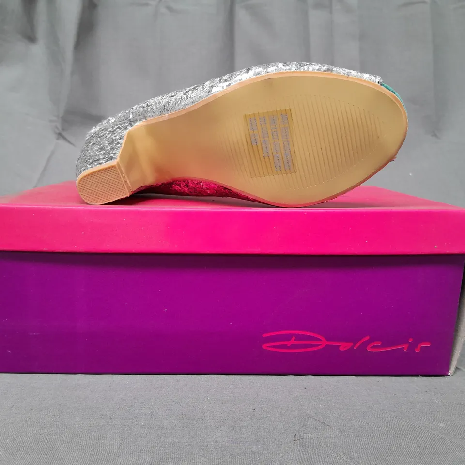 BOXED PAIR OF DOLCIS PEEP TOE BLOCK HEEL SHOES IN TEAL/METALLIC SILVER W. GLITTER EFFECT UK SIZE 3