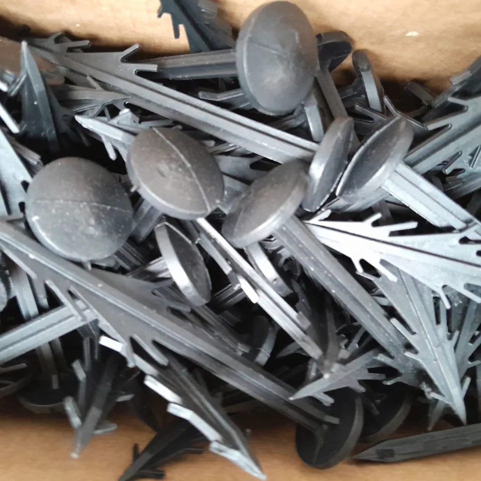 BOXED PACK OF APPROXIMATELY 100 GROUNDMASTER FIXING PEGS