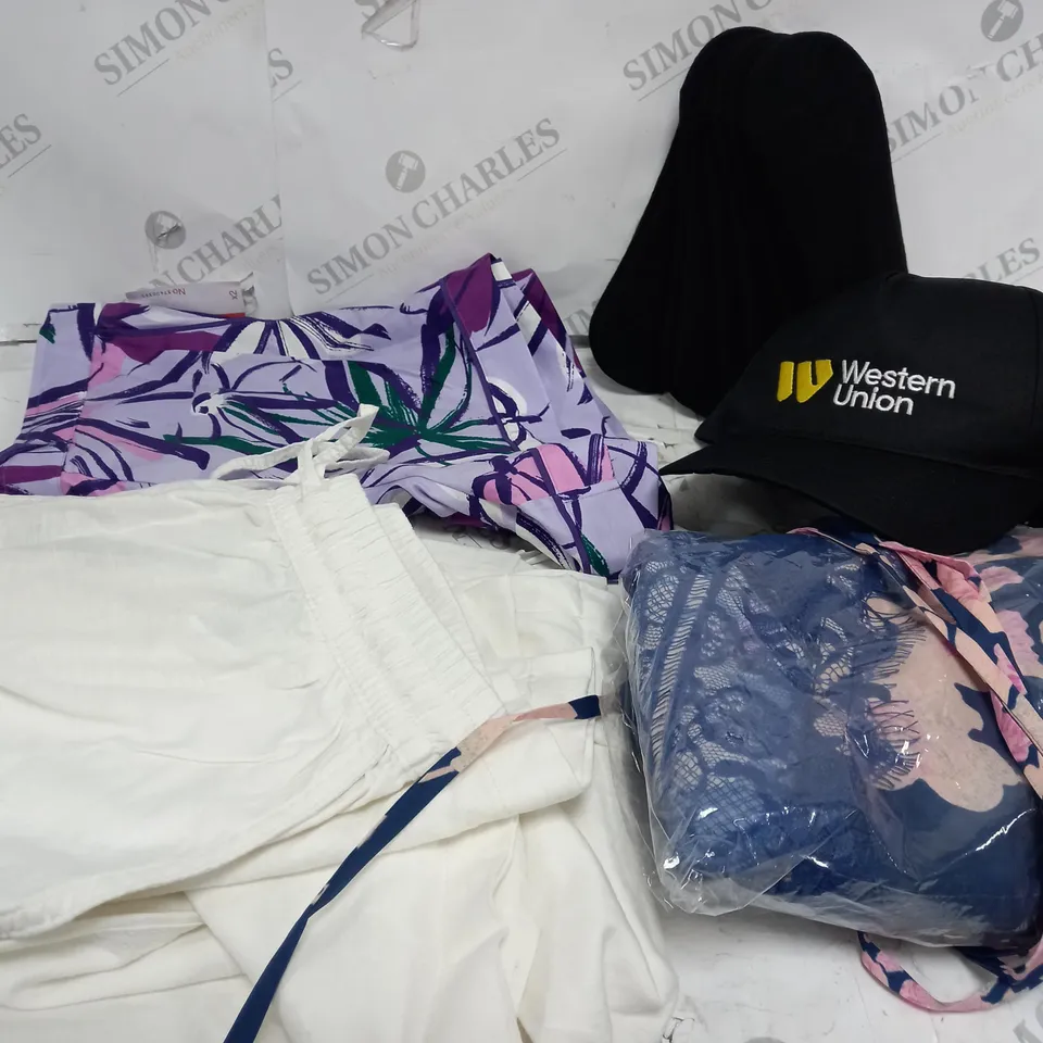 LOT OF CLOTHING ITEMS APPROXIMATELY 30 TO INCLUDE JUMPERS, LEATHER JACKET, T-SHIRTS ETC