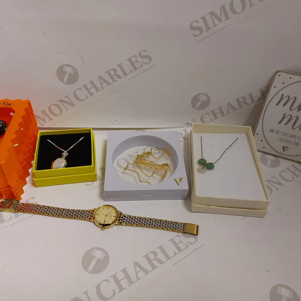 BOX OF APPROX 15 JEWELLERY ITEMS TO INCLUDE BRACELETS, NECKLACES AND PERSONALISED ITEMS