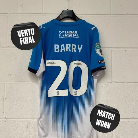 STOCKPORT COUNTY F.C VERTU TROPHY FINALS MATCH WORN HOME SHIRT IN BLUE/WHITE - EU M / LOUIE BARRY #20