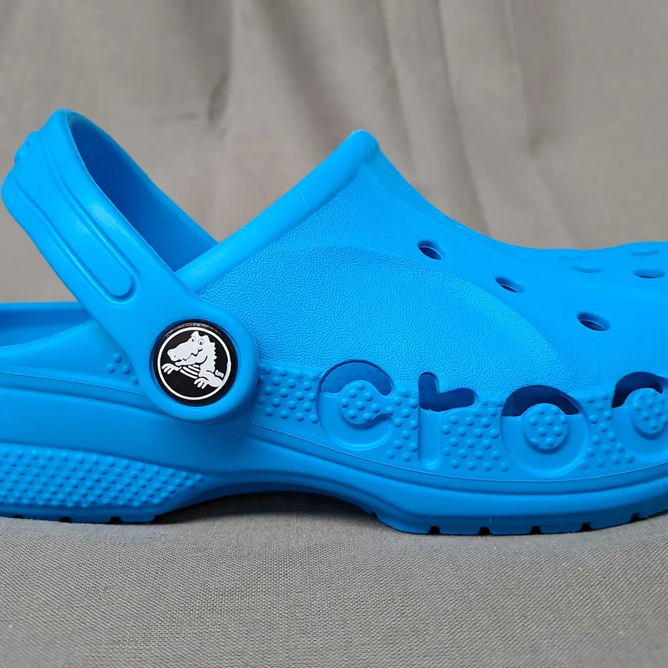 PAIR OF CROCS KIDS BAYA CLOGS IN BLUE UK SIZE 13