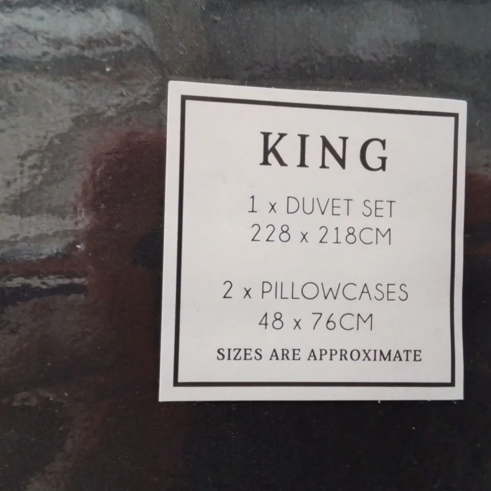 BRAND NEW BRENTFORDS KINGSIZE DUVET COVER SET -BLACK-