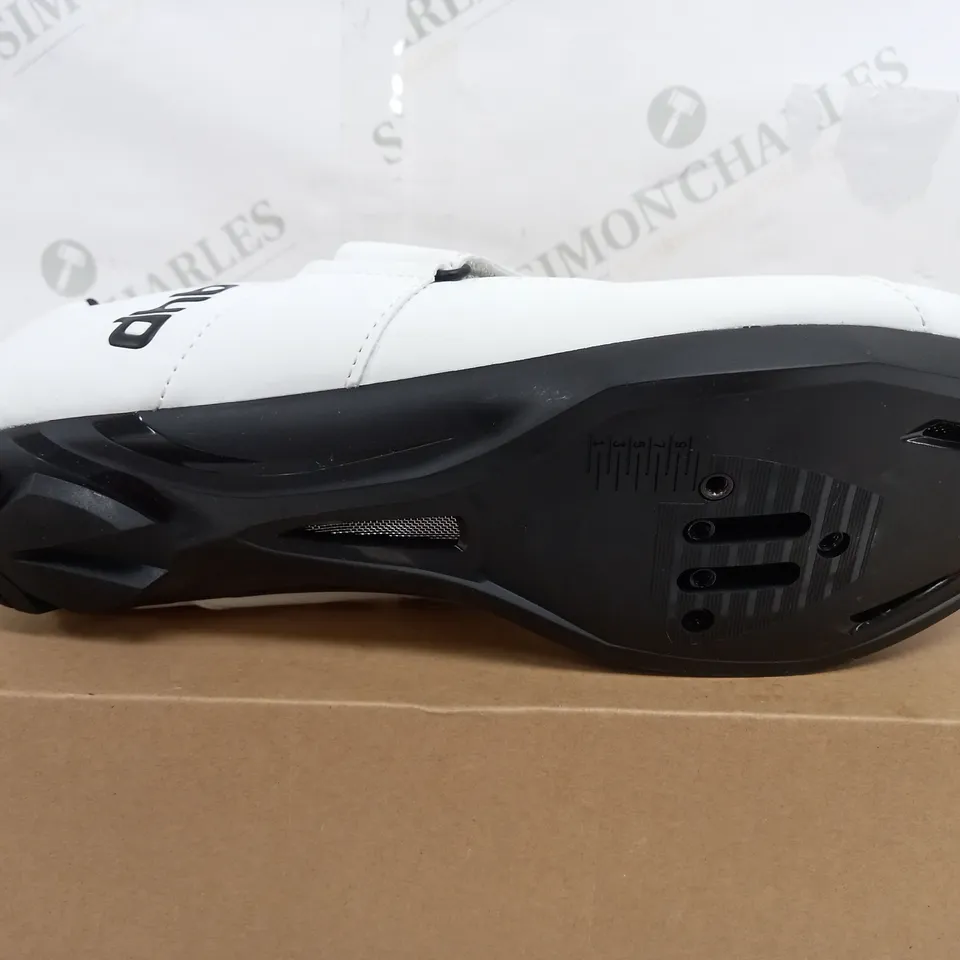 BOXED PAIR OF DHB TRINITY TRI SHOES IN WHITE - EU 44