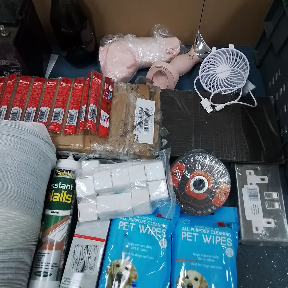 LOT OF ASSORTED HOUSEHOLD ITEMS TO INCLUDE SPICE RACK, CIRCULAR CUTTING BLADES, INSTANT NAILS, WET WIPES AND VARIOUS FITTINGS