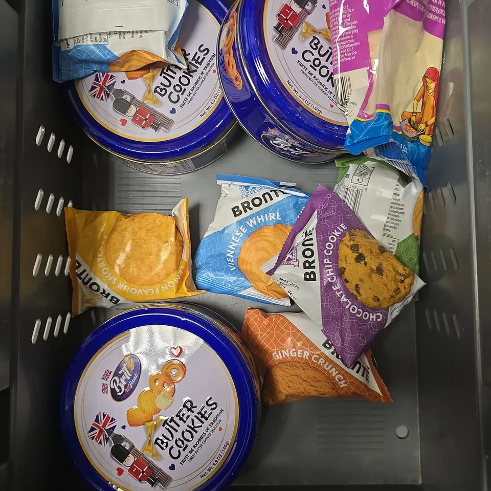 APPROXIMATELY 10 ASSORTED FOOD/DRINK PRODUCTS TO INCLUDE BUTTER COOKIES, SWEET 'N' SOUR STYLE BATTER, GARLIC POWDER ETC 