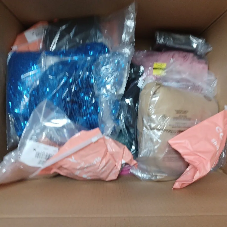 APPROXIMATELY 20 ASSORTED CLOTHING IN VARIES SIZES AND COLOURS 