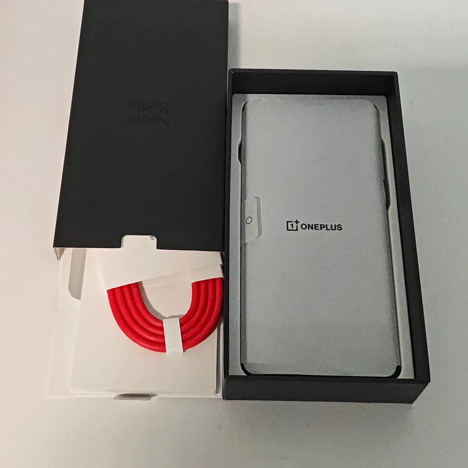 BOXED ONEPLUS 13 12/256GB IN BLACK ECLIPSE - CPH2653