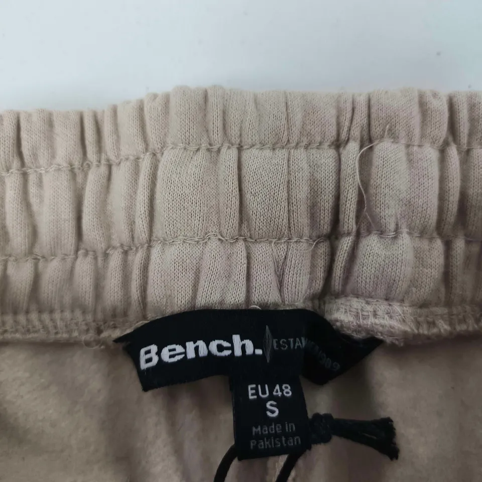 BENCH. BEIGE SHORTS – ELASTICATED WAIST, DRAWSTRING; EU 48 S
