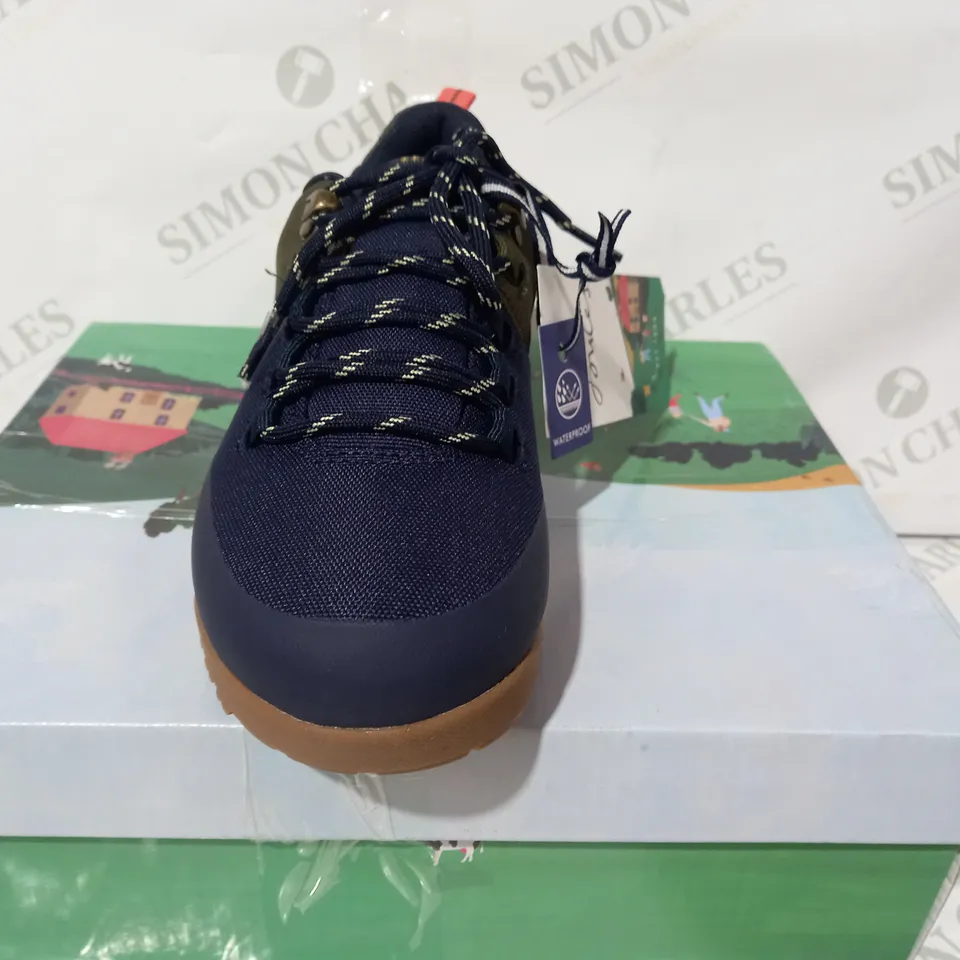 BOXED PAIR OF JOULES RAMBLE WATERPROOF SHOES IN GREEN/NAVY UK SIZE 3