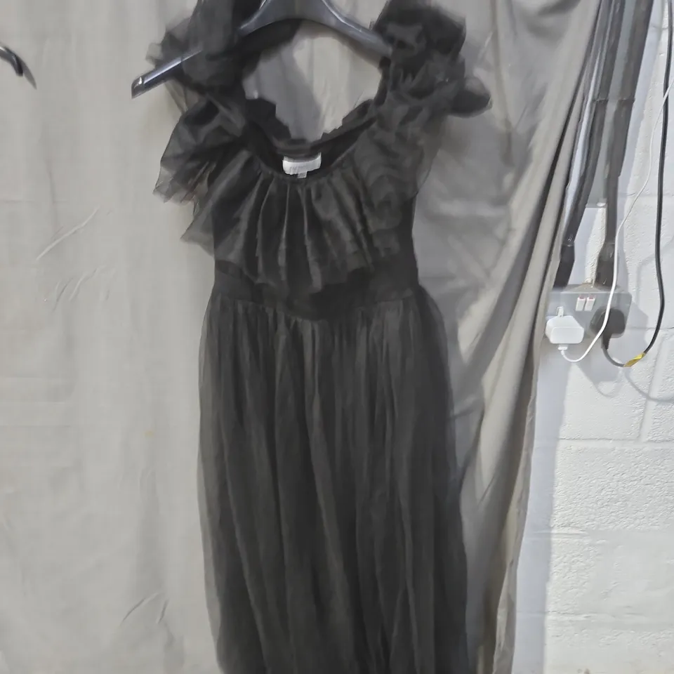 FAERESTY BLACK EVENING DRESS WITH TULLE RUFFLE – UK SIZE L
