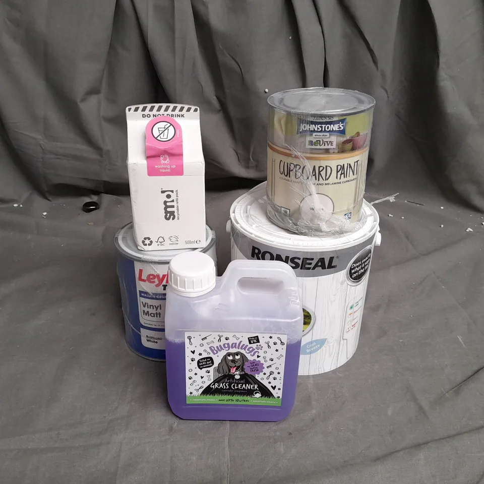 9 ASSORTED HOUSEHOLD ITEMS TO INCLUDE LEYLAND TRADE VINYL MATT IN BRILLIANT WHITE, RONSEAL GARDEN PAINT IN COOL BREEZE, JOHNSTONES CUPBOARD PAINT IN WHITE, SMOL WASHING UP LIQUID REFIL PACK AND ARTIFI