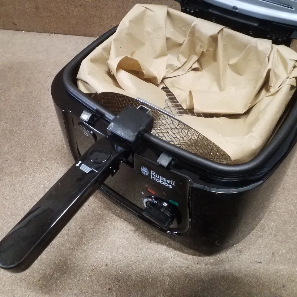 BOXED RUSSELL HOBBS FOOD COLLECTION DEEP FRYER - BLACK