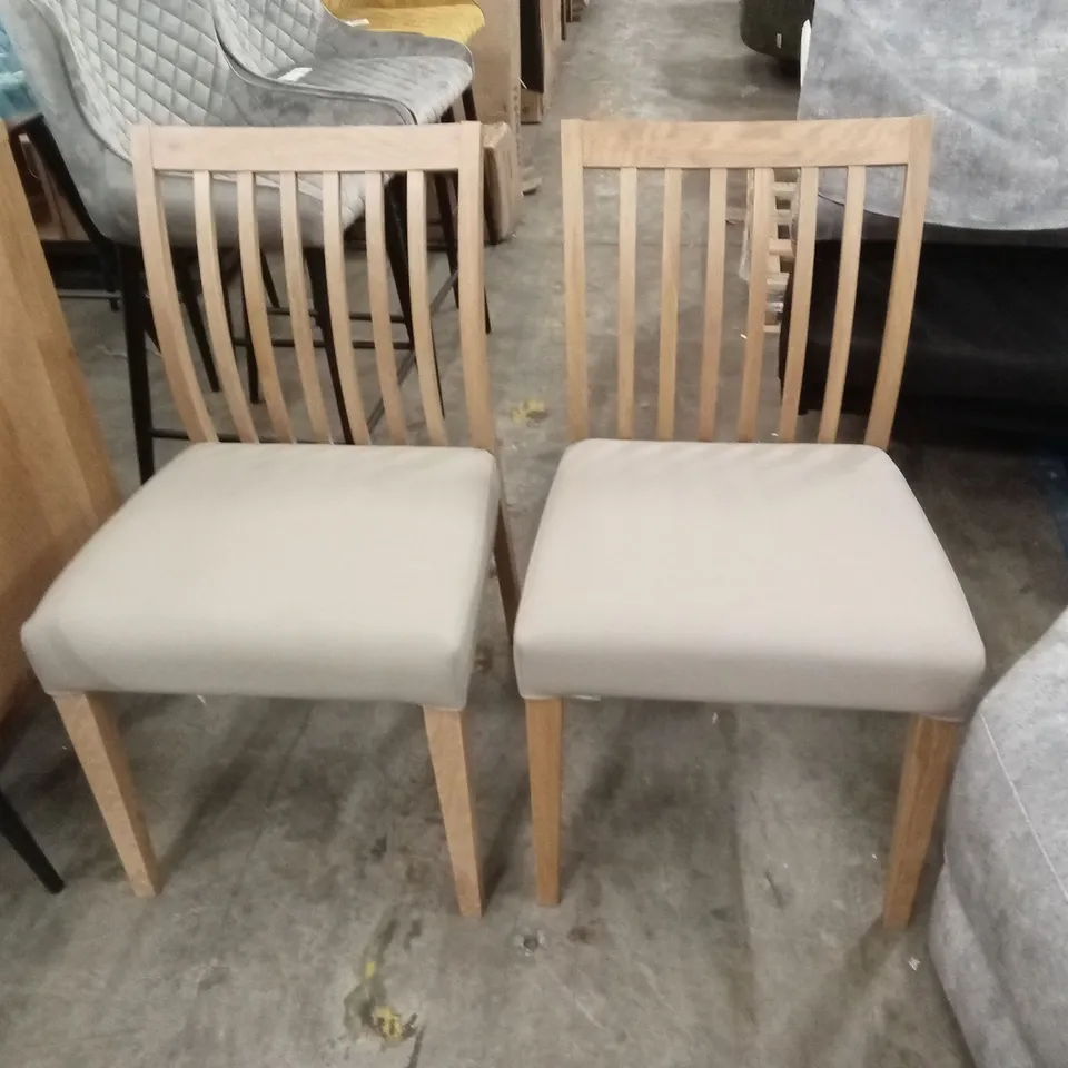 SET OF 2 QUALITY DESIGNER BERGEN OAK LOW SLAT BACK CHAIRS - GREY BONDED LEATHER