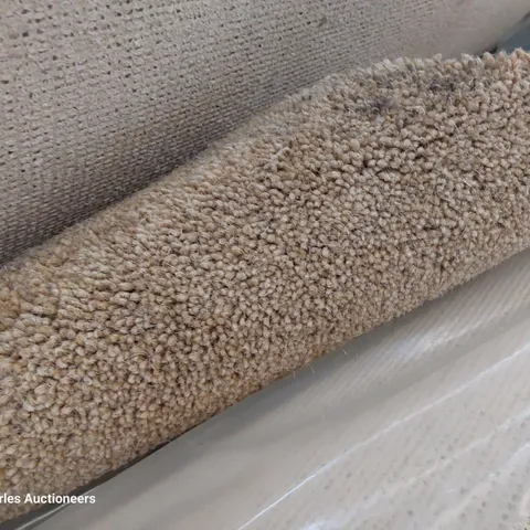 ROLL OF QUALITY TUDOR TWIST REGAL GOLDEN CARPET APPROXIMATELY 4M Γ 4.8M