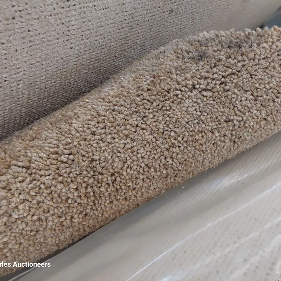 ROLL OF QUALITY TUDOR TWIST REGAL GOLDEN CARPET APPROXIMATELY 4M × 4.8M