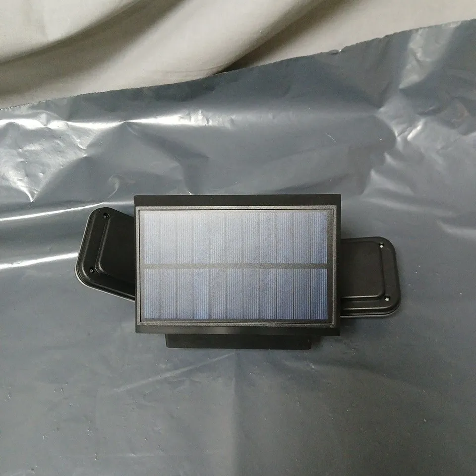 SOLAR-POWERED MOTION SENSOR WALL LIGHT. UNBOXED, NO ACCESSORIES.