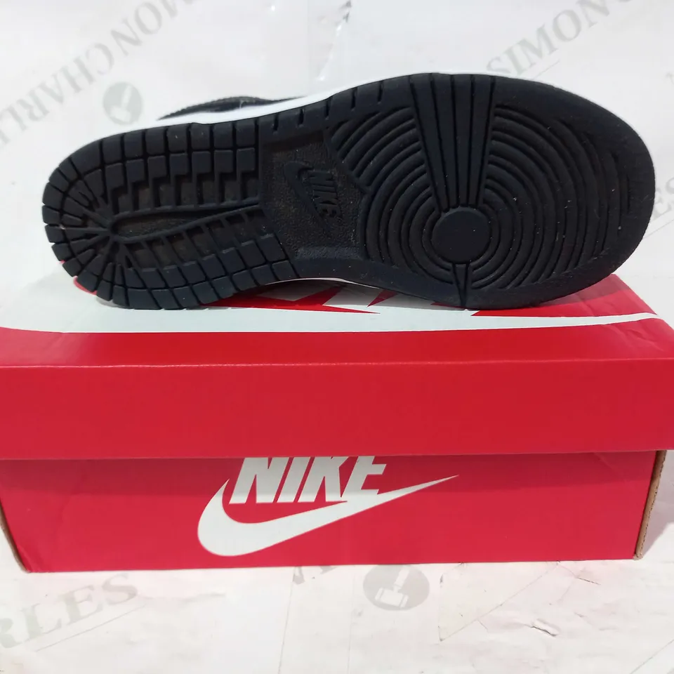 BOXED PAIR OF NIKE DUNK LOW SHOES IN BLACK/GREY UK SIZE 13.5