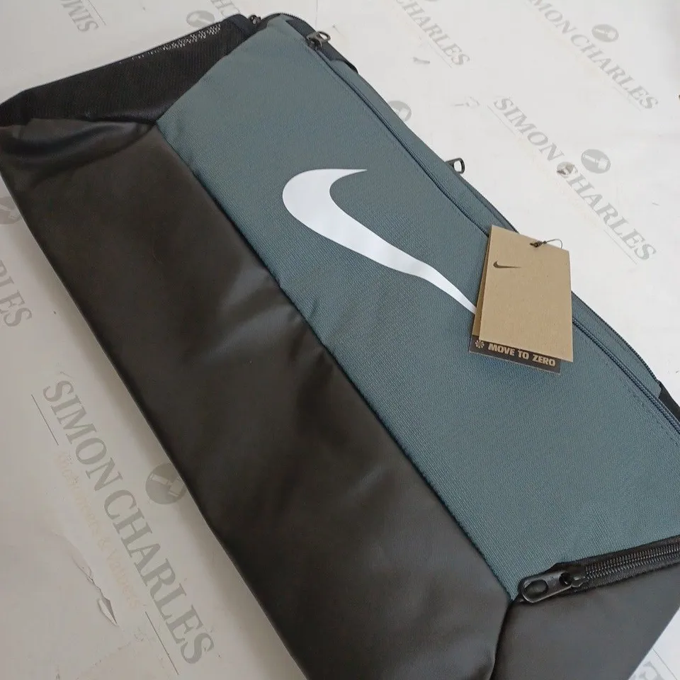 NIKE BLACK & GREY 41 LITERS BAG 