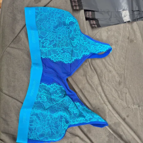 BLUE LACE LINGERIE SET – BRA AND BRIEFS, SIZE 42