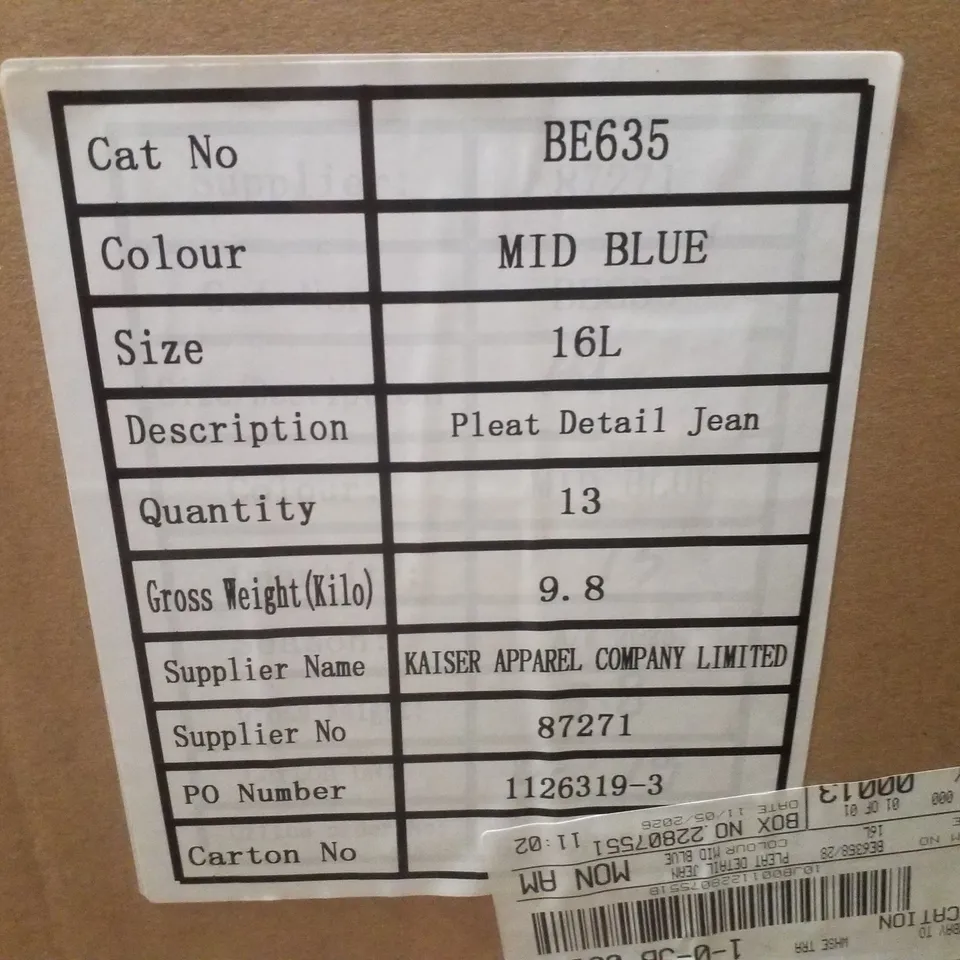 BOX CONTAINING APPROXIMATELY 13 BRAND NEW SIMPLY BE MID BLUE PLEAT DETAIL WIDE LEG JEANS - SIZE 16L