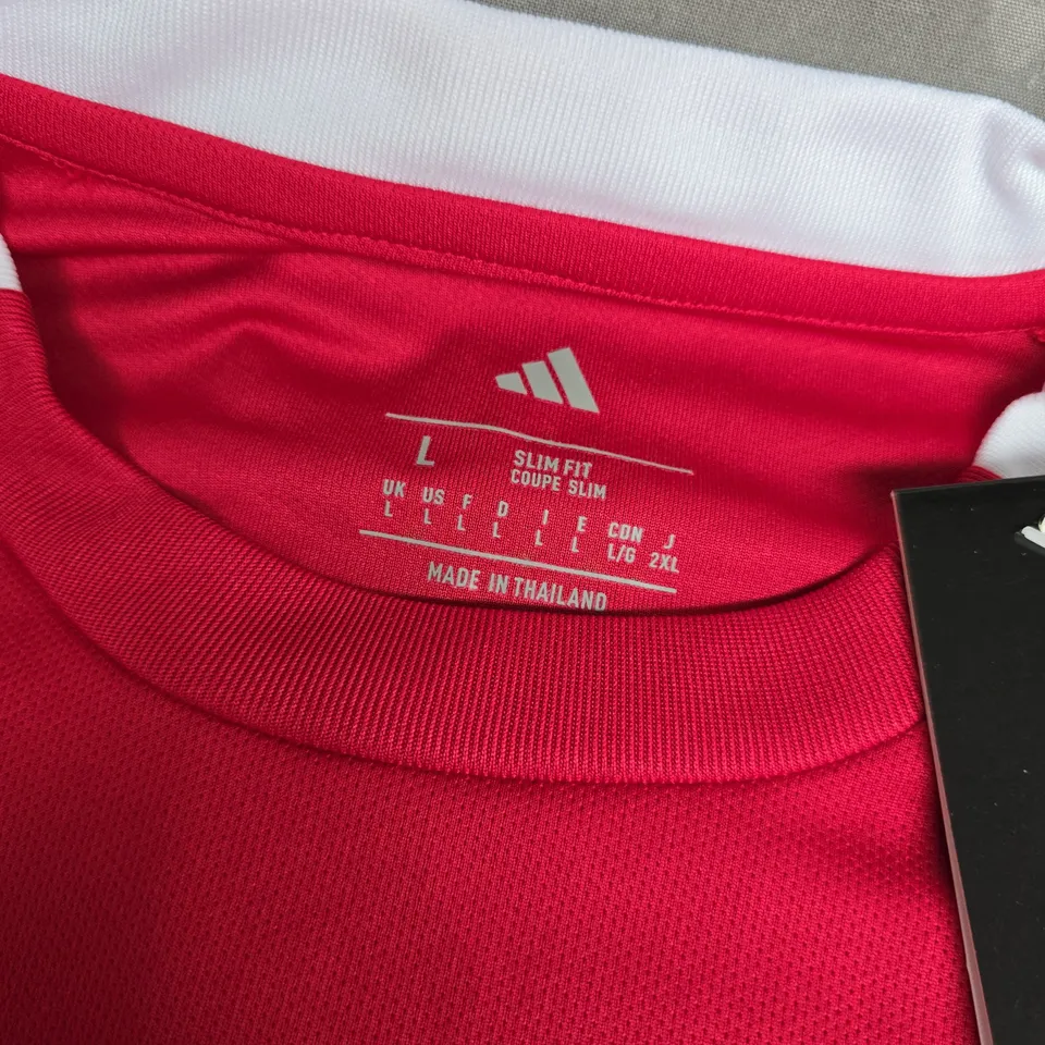 LIVERPOOL FC HOME SHIRT – RED ADIDAS, LFC CREST, STANDARD CHARTERED SPONSOR, AEROREADY, UK SIZE L (MEN)