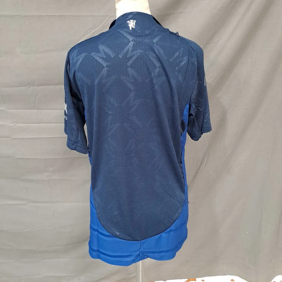 ADIDAS MANCHESTER UNITED FOOTBALL SHIRT 2024/2025 - SMALL