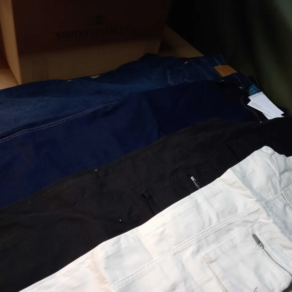 BOX OF APPROX 10 ASSORTED JEANS/DENIM ITEMS VARYING IN SIZE/COLOUR/STYLE