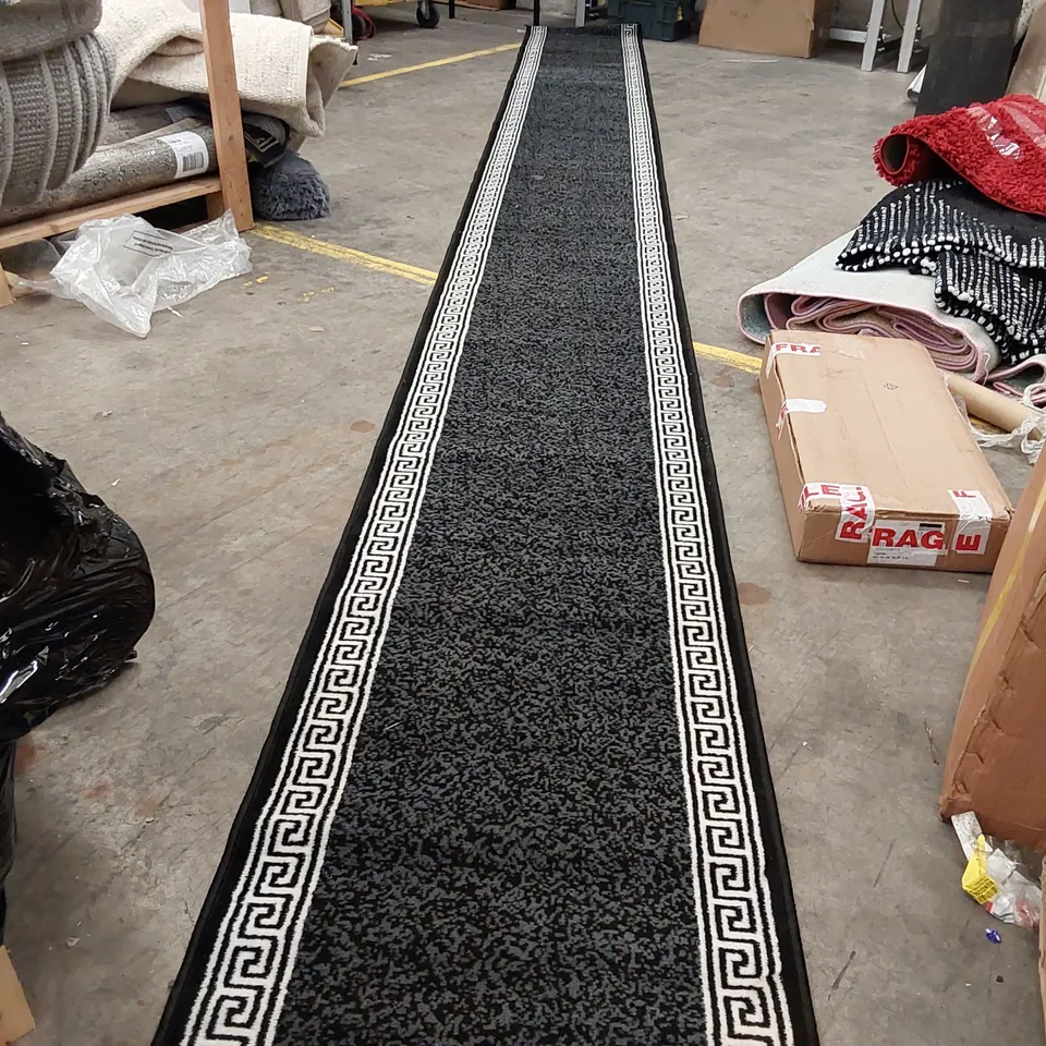 LONG BLACK/WHITE PATTERN RUG // APPROXIMATELY 690 X 60CM