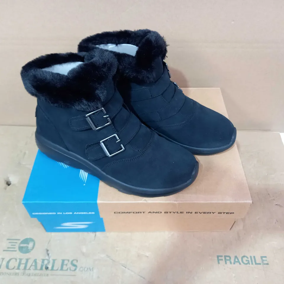 BOXED PAIR OF SKECHERS - SIZE 7