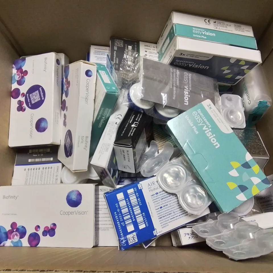 LARGE QUANTITY OF ASSORTED EYE CARE ITEMS TO INCLUDE CONTACT LENSES FROM EVERCLEAR, SOECSAVERS AND BIOFINITY