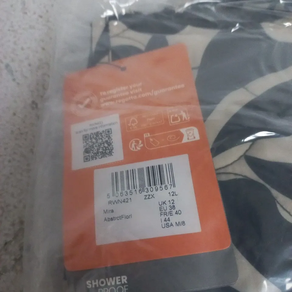 REGATTA GREAT OUTDOORS SHOWERPROOF JACKET – UK 12 (EU 38) WARM LOFT