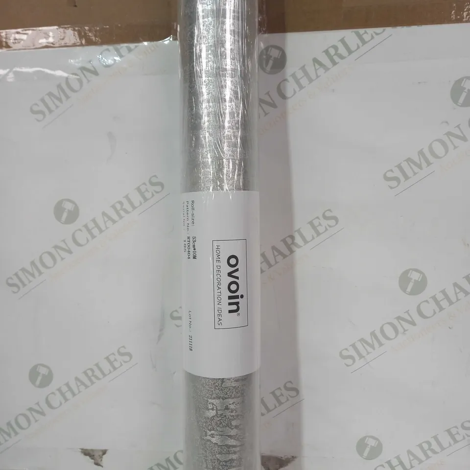 OVOIN ROLL OF WALLPAPER IN METALLIC SILVER COLOUR