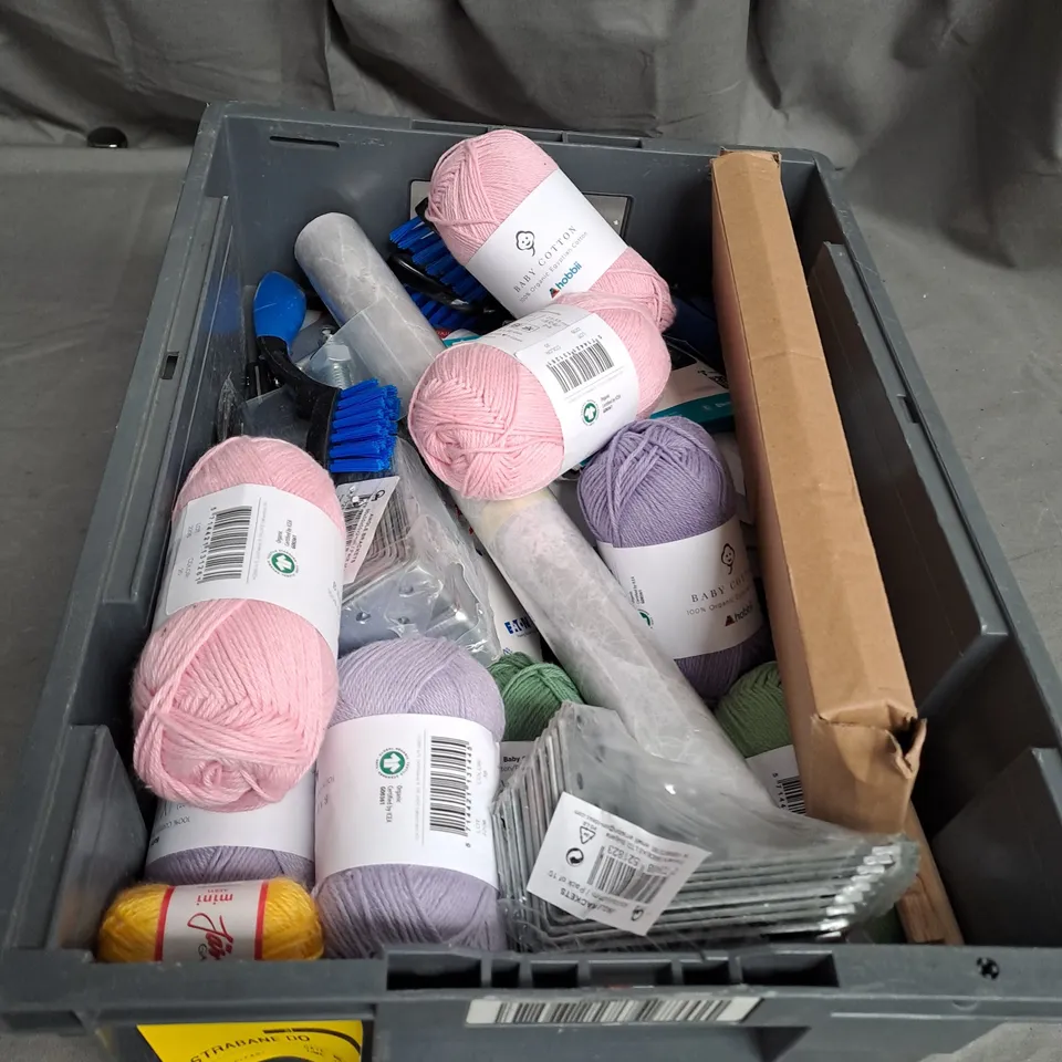 TOTE OF APPROX 20 HOUSEHOLD ITEMS TOO INCLUDE GIFT SETS , WOOL , TAPE 