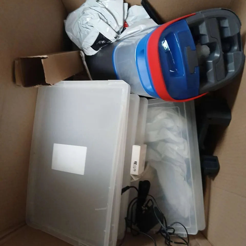 LARGE BOX OF APPROX 10 ASSORTED HOUSEHOLD ITEMS TO INCLUDE - CLOTHES LINE - BOXES - MAGNETIC PRIVACY SCREEN - ETC