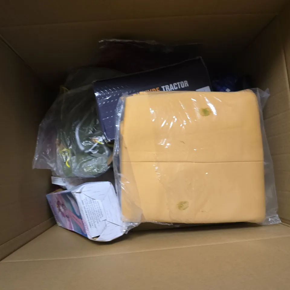 BOX OF APPROXIMATELY 15 ASSORTED TOYS AND GAMES TO INCLUDE FANCY DRESS, TITANIC MODEL AND TEDDIES