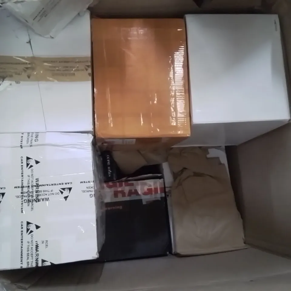 LARGE BOX CONTAINING ASSORTED CAR MULTIMEDIA SYSTEM INTERFACES // MODELS VARY