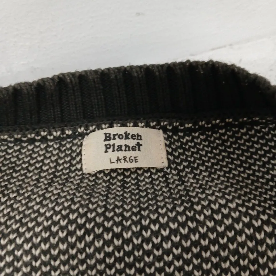 BROKEN PLANET BLACK KNIT SWEATER – LARGE (UK L)
