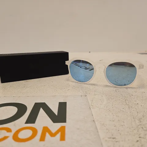 SUNGOD ZEPHYRS SUNGLASSES β CLEAR / SILVER BLUE LENSES