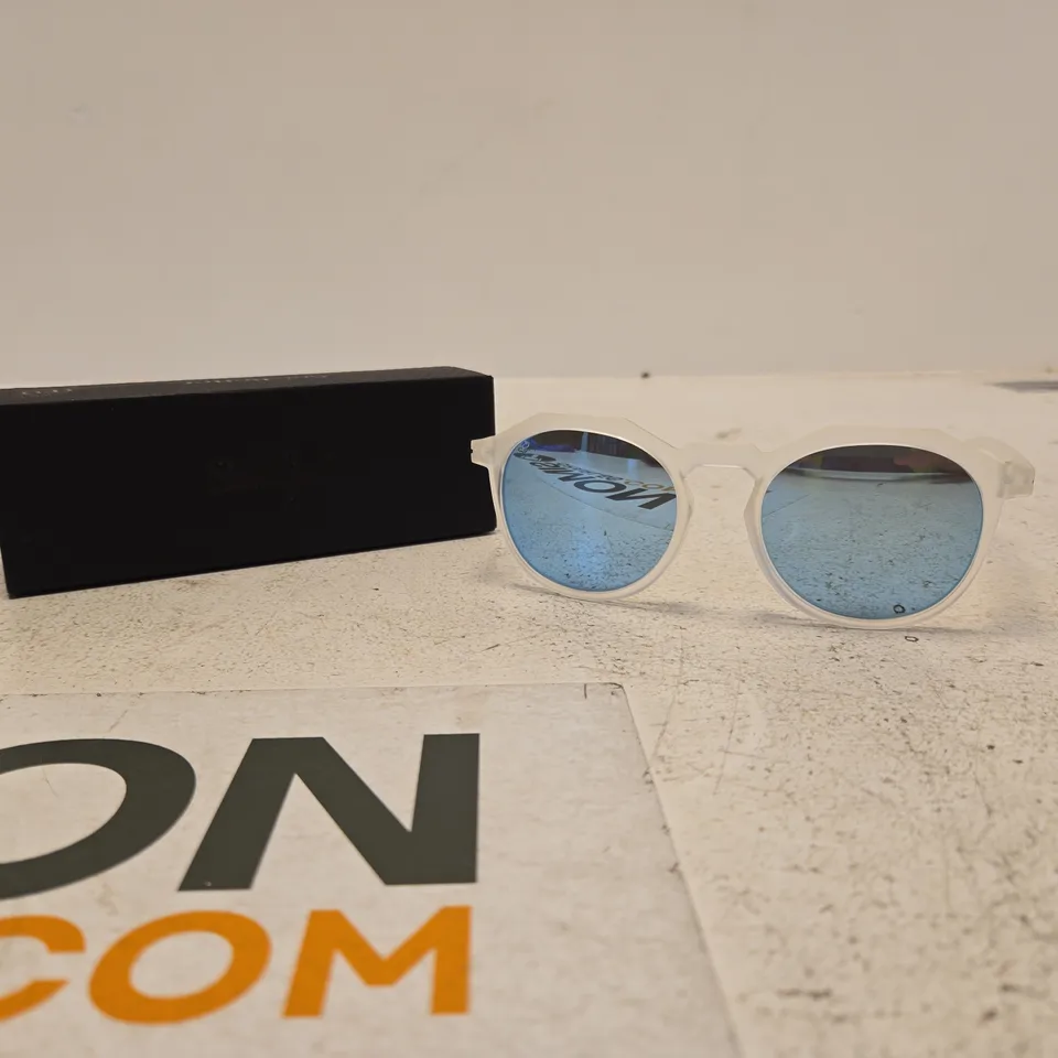 SUNGOD ZEPHYRS SUNGLASSES – CLEAR / SILVER BLUE LENSES