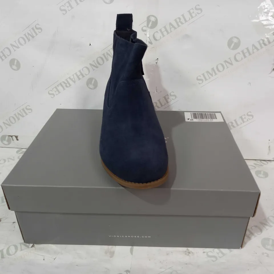 BOXED PAIR OF VIONIC LOW HEEL ZIP-UP BOOTS IN NAVY UK SIZE 6