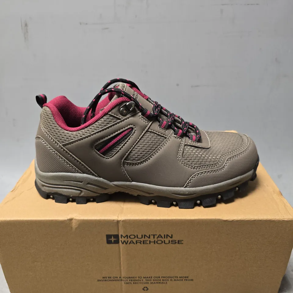BOXED MOUNTAIN WAREHOUSE MCLEOD WOMENS WIDE FIT WALKING SHOE - UK 5 