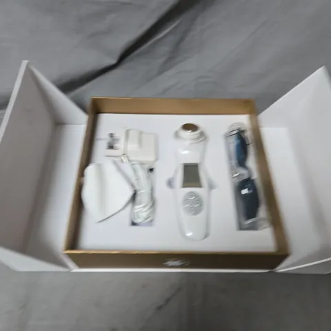 FACE CARE DEVICE IN WHITE BOXED PACKAGING WITH ACCESSORIES 