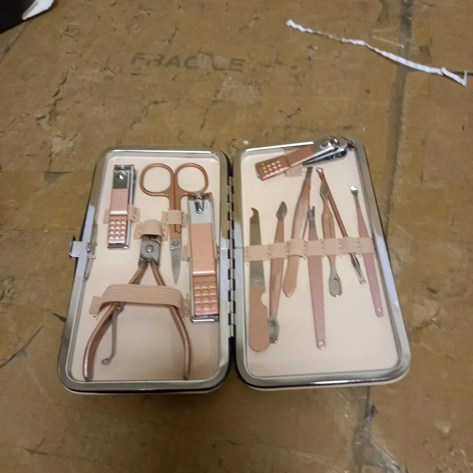 MANICURE SET & NAIL CLIPPER SET