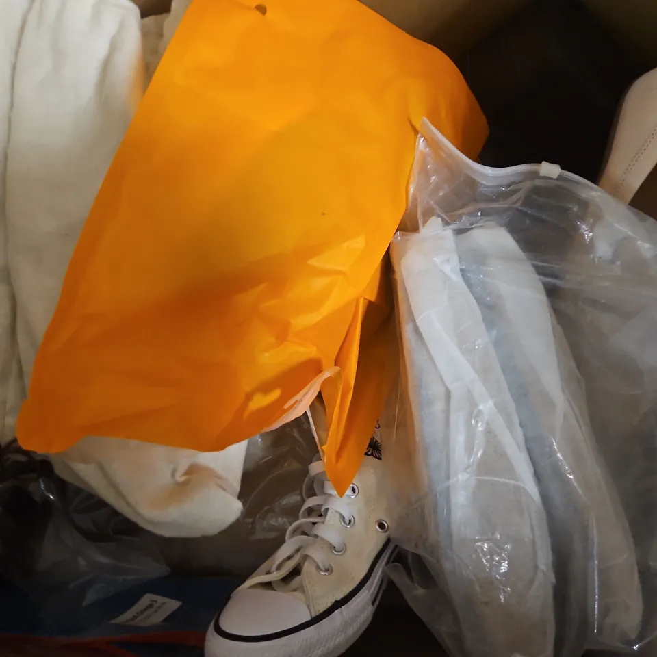 BOX OF APPROXIMATELY 15 ASSORTED PAIRS OF SHOES AND FOOTWEAR ITEMS IN VARIOUS COLOURS, STYLES, AND SIZES - COLLECTION ONLY