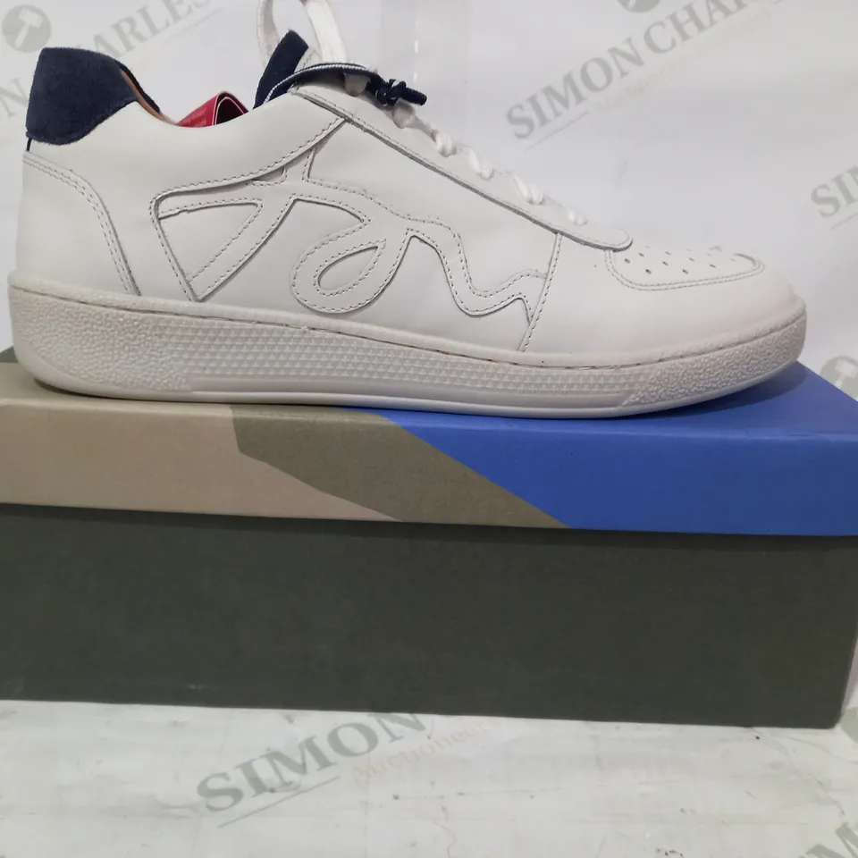 BOXED PAIR OF JOULES TORI SHOES IN WHITE/NAVY UK SIZE 7